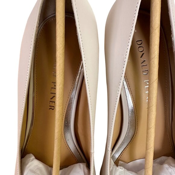 Donald J Pliner Size 9.5 Classic  Ivory Pointed Toe High Heel Pump Shoes - Picture 13 of 14